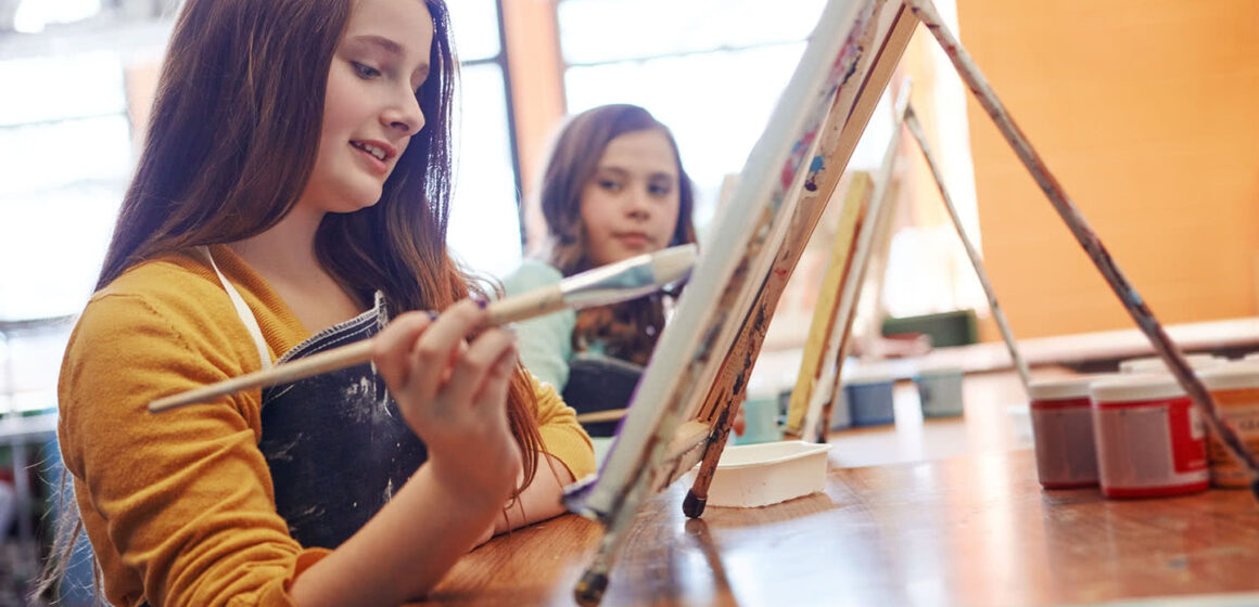 girl-painting girl-painting